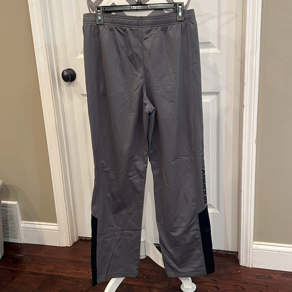 Under armour boy gray running pants, size YXL - Picture 2 of 3